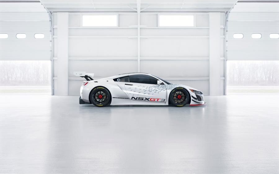  Acura NSX GT3 2016 года  (фото 5 из 7)